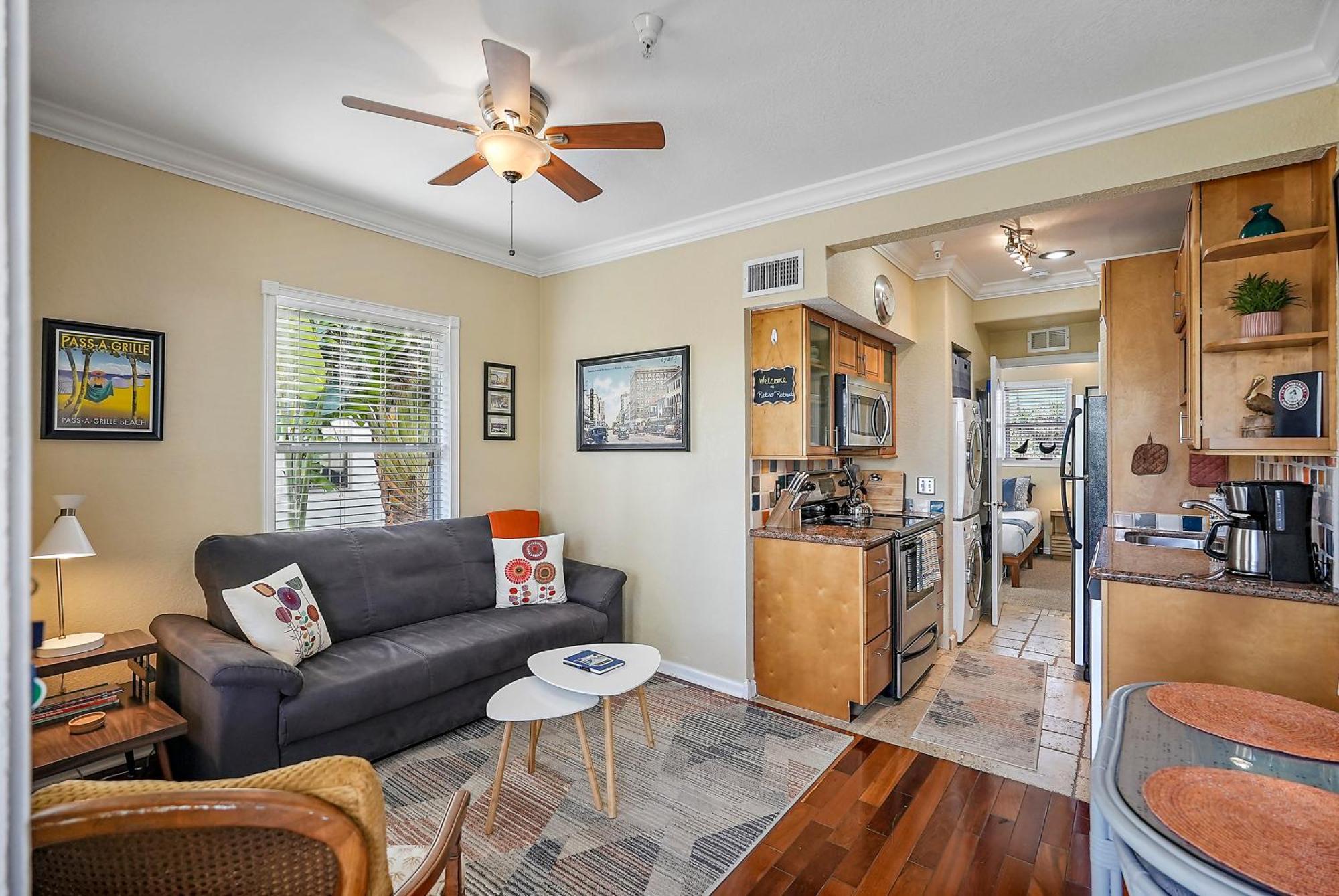 Retro Retreat In Dtsp - Explore The Downtown Area Sankt Petersburg Exterior foto